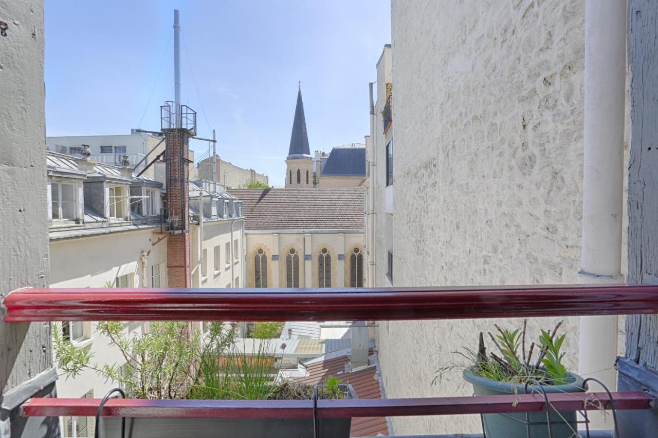 St Dom Gauche - 7 - Place * Paris